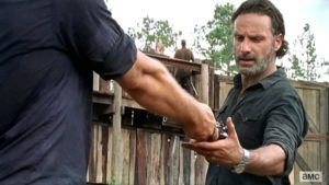 twd-s7e8-rick-gets-his-gun-back